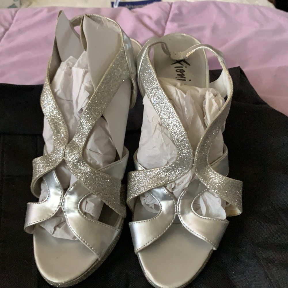 Sandals shoes